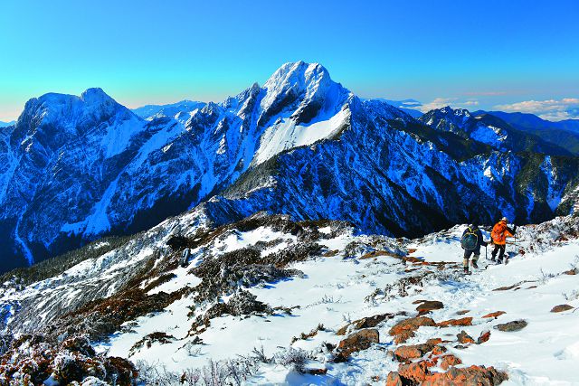 玉山耀雪／何昌穎攝